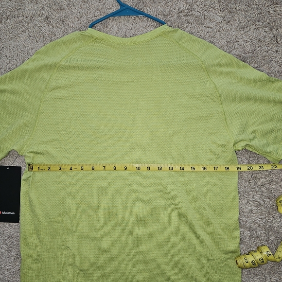 Lululemon LARGE Lime-green Men's shirt - Picture 4 of 6